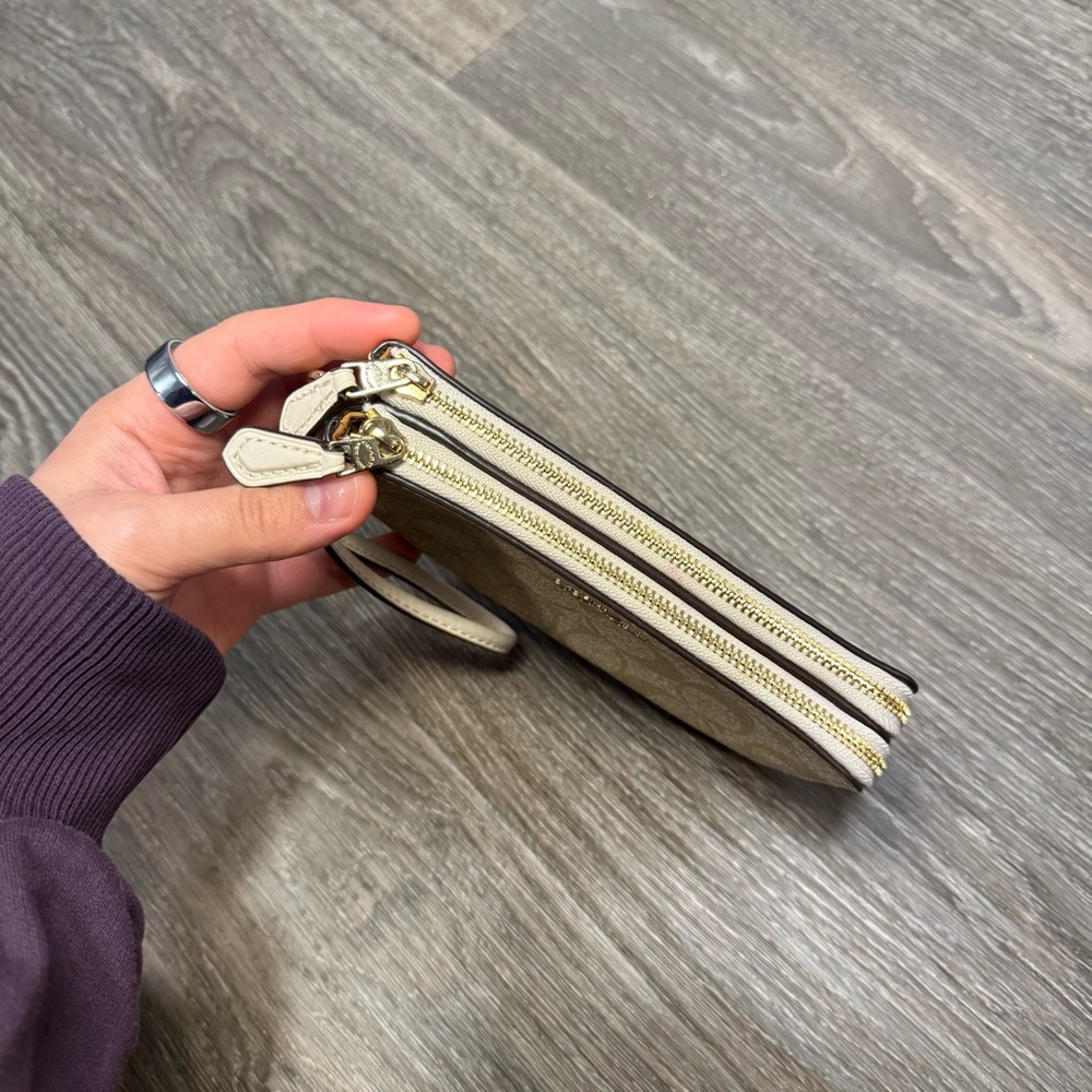 |SOLD| coach double corner zip wristlet wallet - Picture 3 of 4